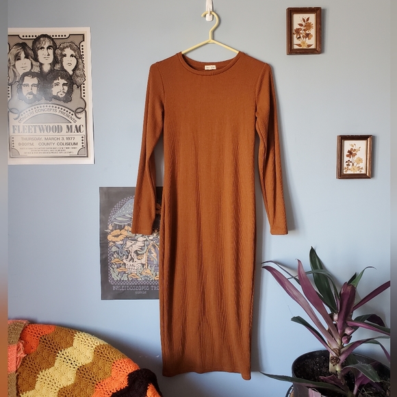 Super stretchy/ comfy "heart & hips" brand sweater dress size medium - Picture 1 of 1